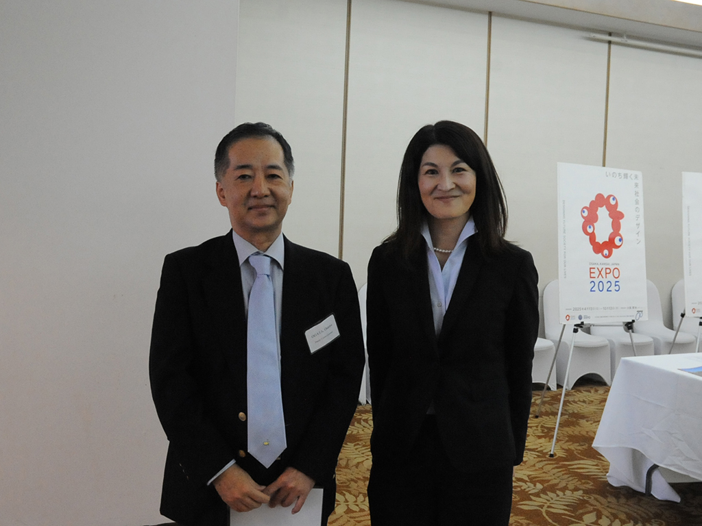 (From left) Osama Ogata, deputy consul general (outgoing); and Yoshiko Kobayashi; deputy consul general (incoming).